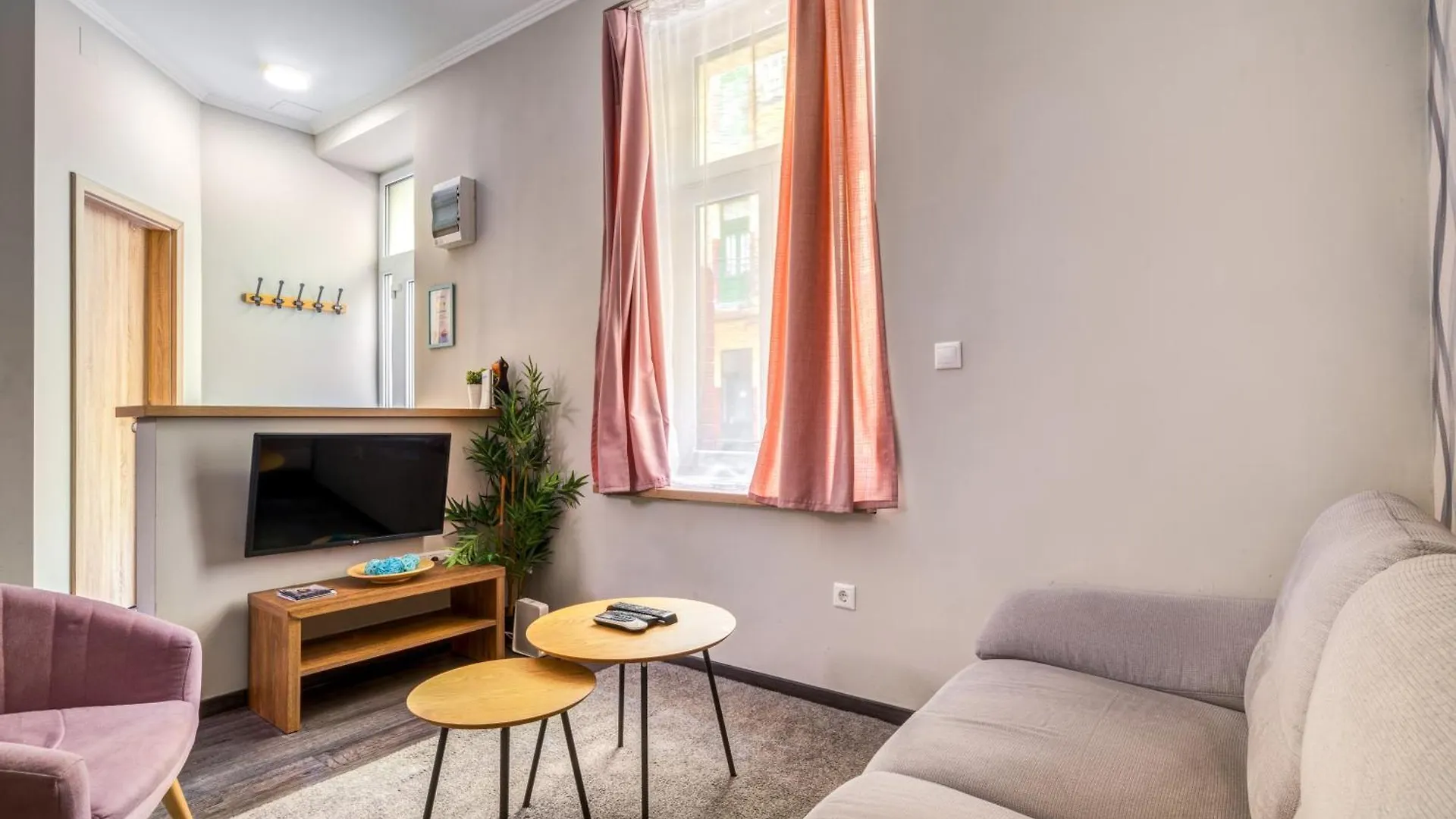 Akacfa-A13 Center 2 Bedroom Apartment ブダペスト ハンガリー