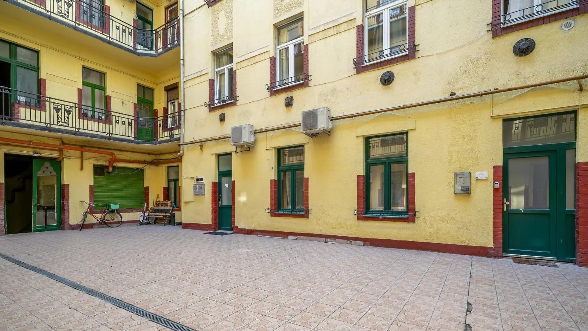 Akacfa-A13 Center 2 Bedroom Apartment ブダペスト