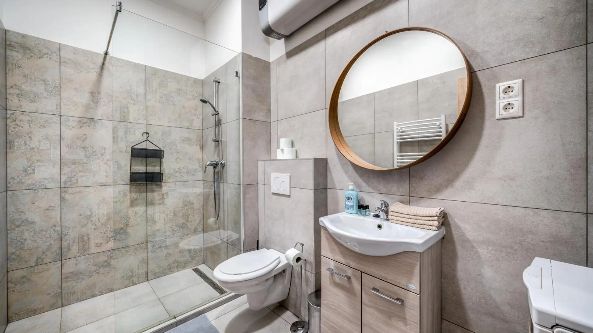 Akacfa-A13 Center 2 Bedroom Apartment ブダペスト